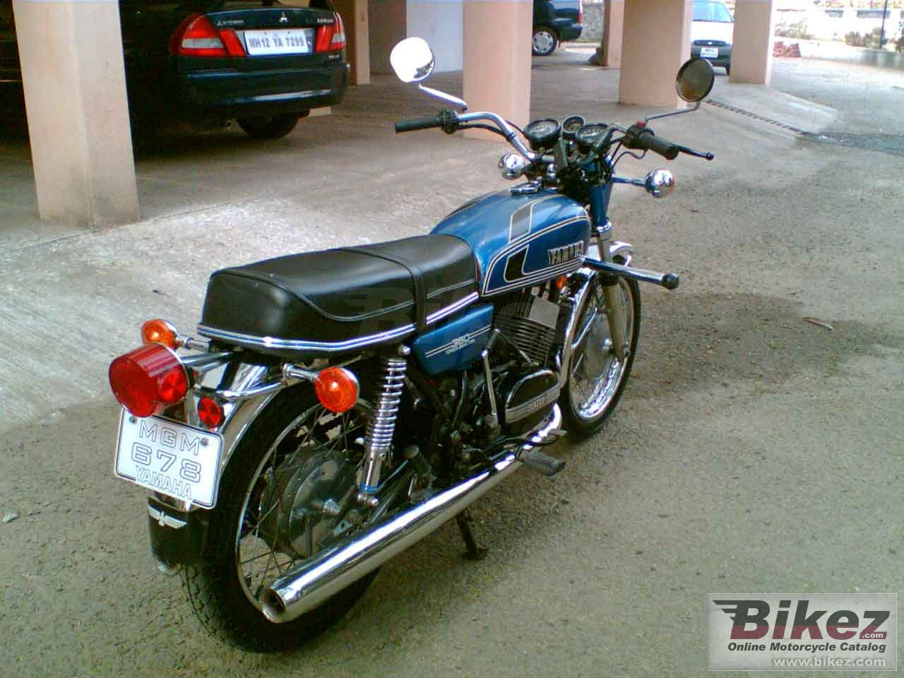 Big nymous user. rd 350 lc ypvs (reduced effect) picture and wallpaper from Bikez.com